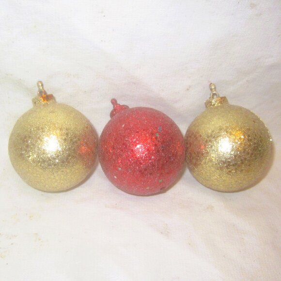 VTG SET OF 3 PLASTIC SPARKLE ORNAMENTS, 2 GOLD, 1 RED - Picture 1 of 4